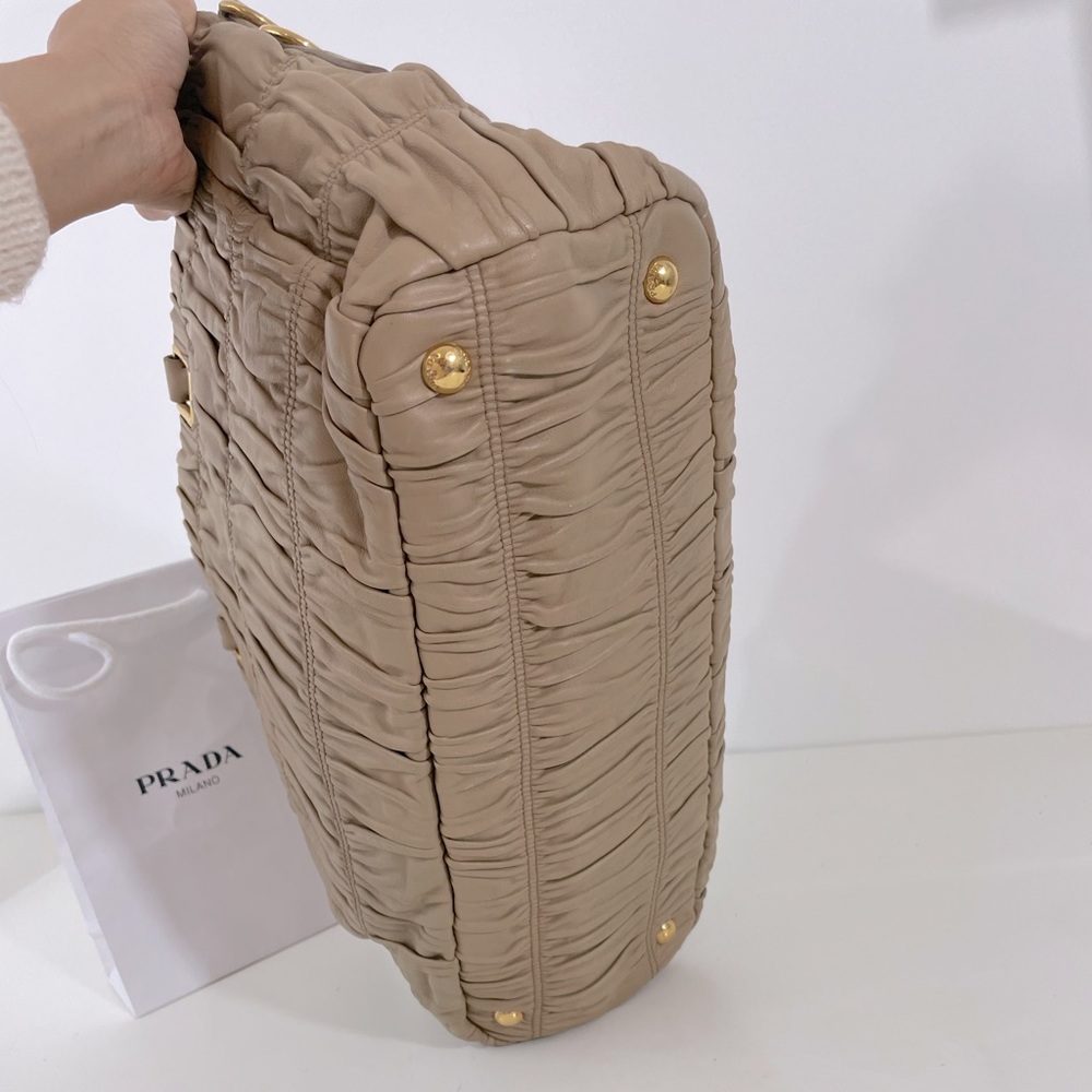 Prada
Prada Champagne Gaufre Leather Shopping Tote - Picture 7 of 12